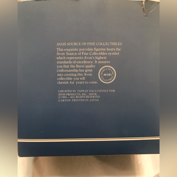 Avon A Mother’sTouch Porcelain Figure - Picture 5 of 5